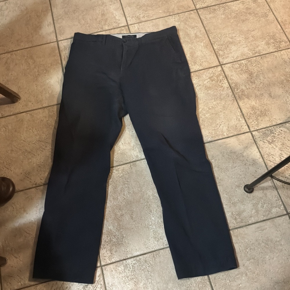 Tommy Hilfiger Mens Classic fit Dress Pants 36 / 32‎ Dark Blue Preppy Corp Work